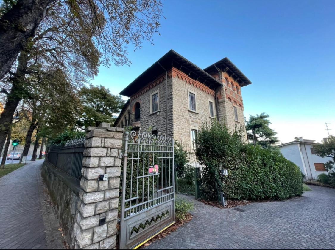 Bg Central Royal Suite Con Parcheggio - Vista Citta Alta Μπέργκαμο Εξωτερικό φωτογραφία