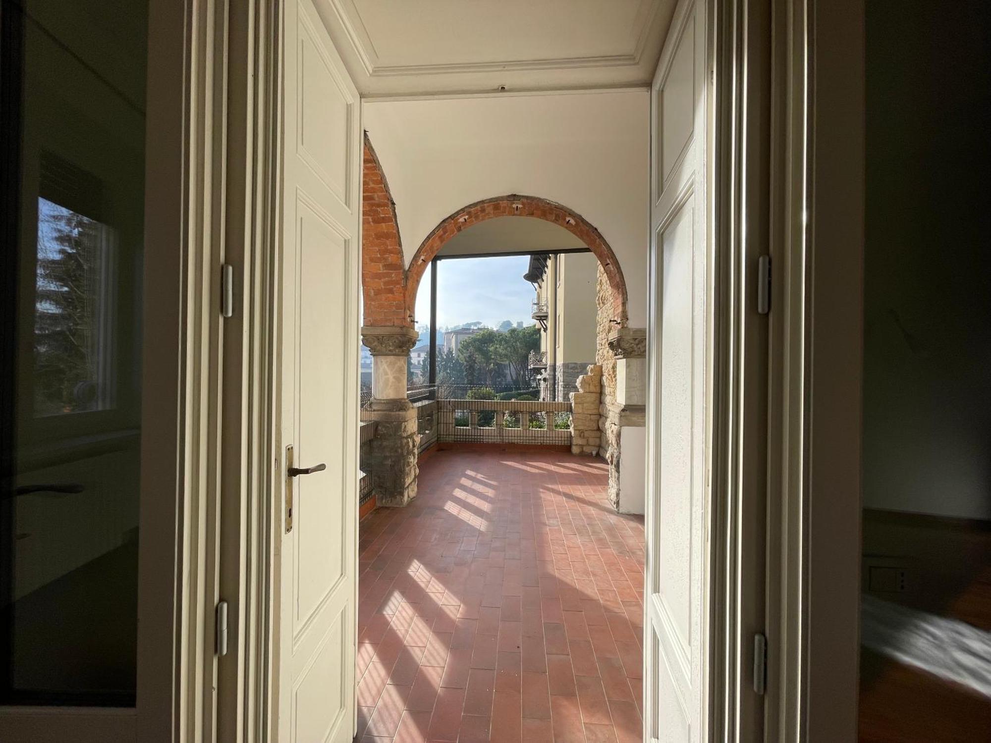 Bg Central Royal Suite Con Parcheggio - Vista Citta Alta Μπέργκαμο Εξωτερικό φωτογραφία